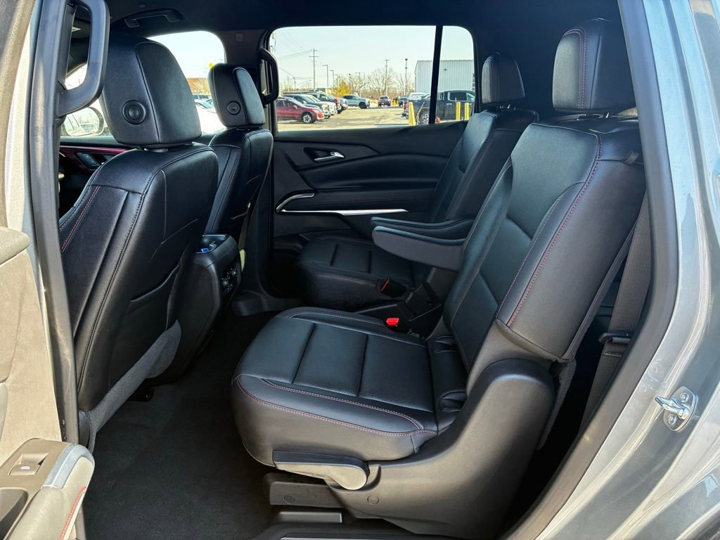 Used 2025 Chevrolet Traverse Z71 image 34