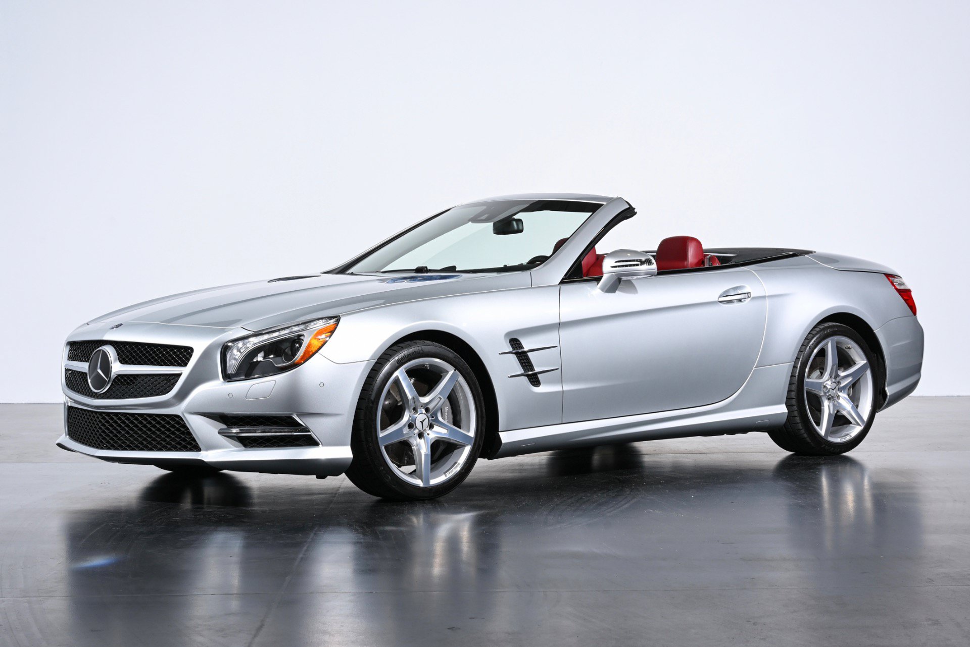 Used 2014 Mercedes-Benz SL 550 image 2