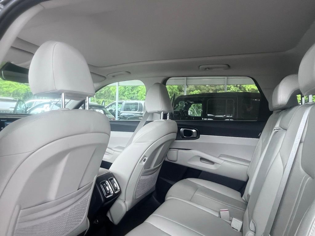 Used 2025 Kia Sorento S w/ Panoramic Sunroof Package FWD image 9