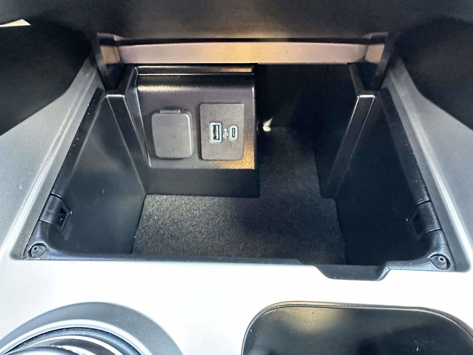 Used 2023 Ford Explorer Platinum w/ Technology Package image 27