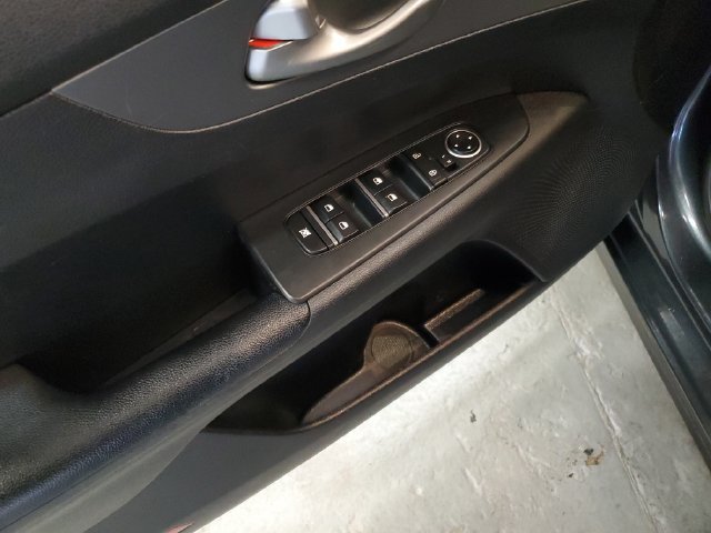 Used 2020 Kia Forte LXS FWD image 11