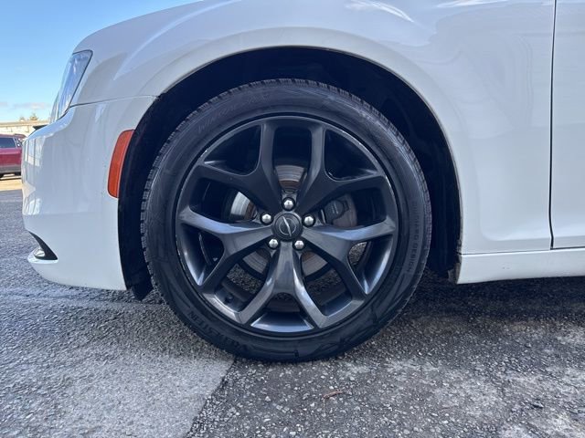 Used 2021 Chrysler 300 Touring w/ Sport Appearance Package image 18