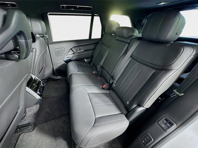 New 2026 Land Rover Range Rover Long Wheelbase SE AWD/4WD image 24