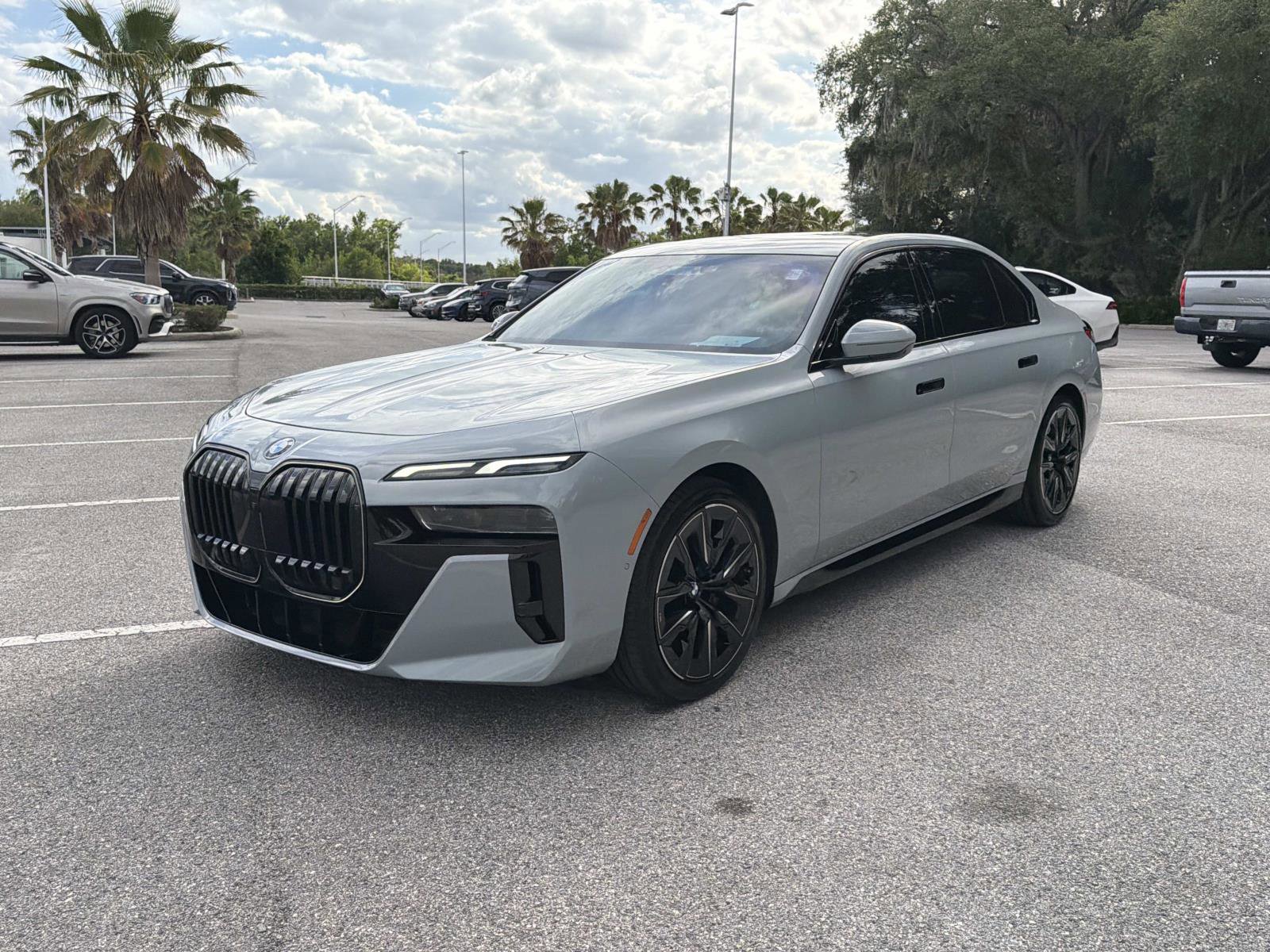 Certified 2025 BMW 760i xDrive AWD/4WD image 8