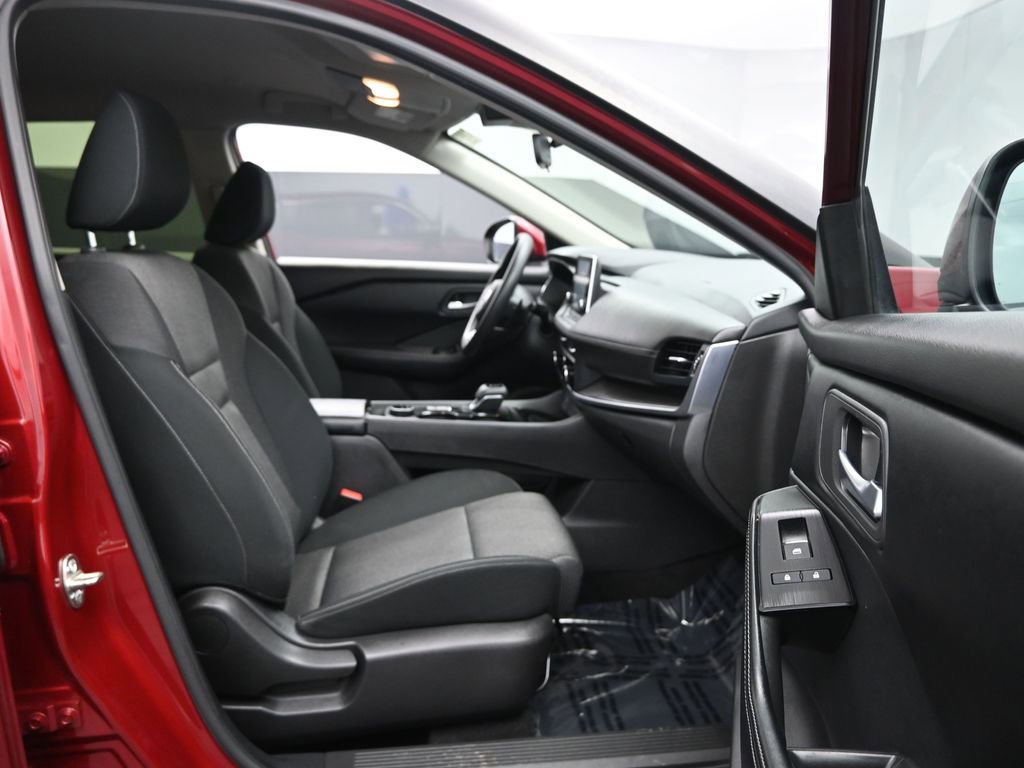 Used 2024 Nissan Rogue SV image 33