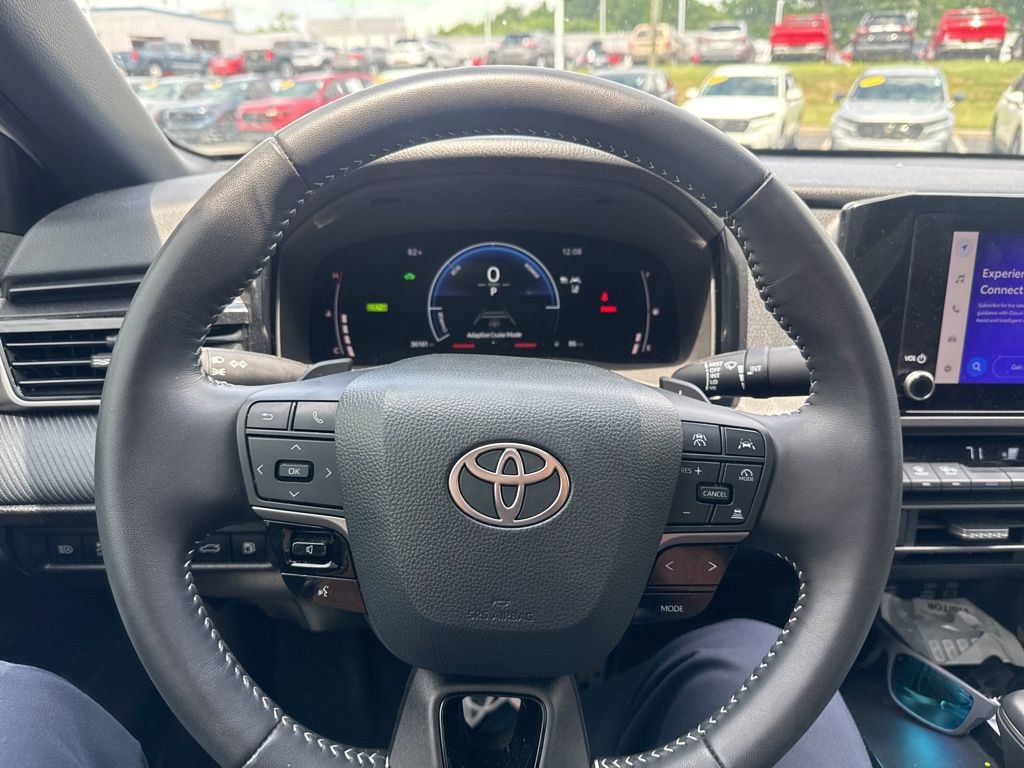 Used 2025 Toyota Camry SE w/ Convenience Package FWD image 13