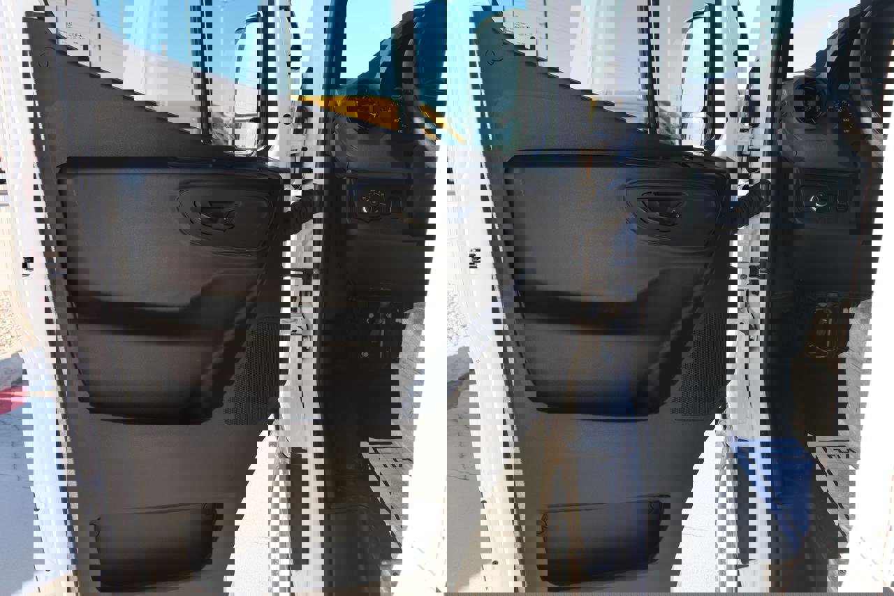 Used 2019 Mercedes-Benz Sprinter 2500 image 28