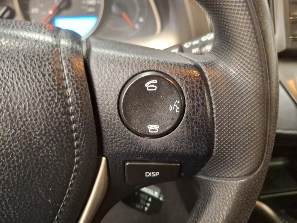 Used 2015 Toyota RAV4 LE image 19