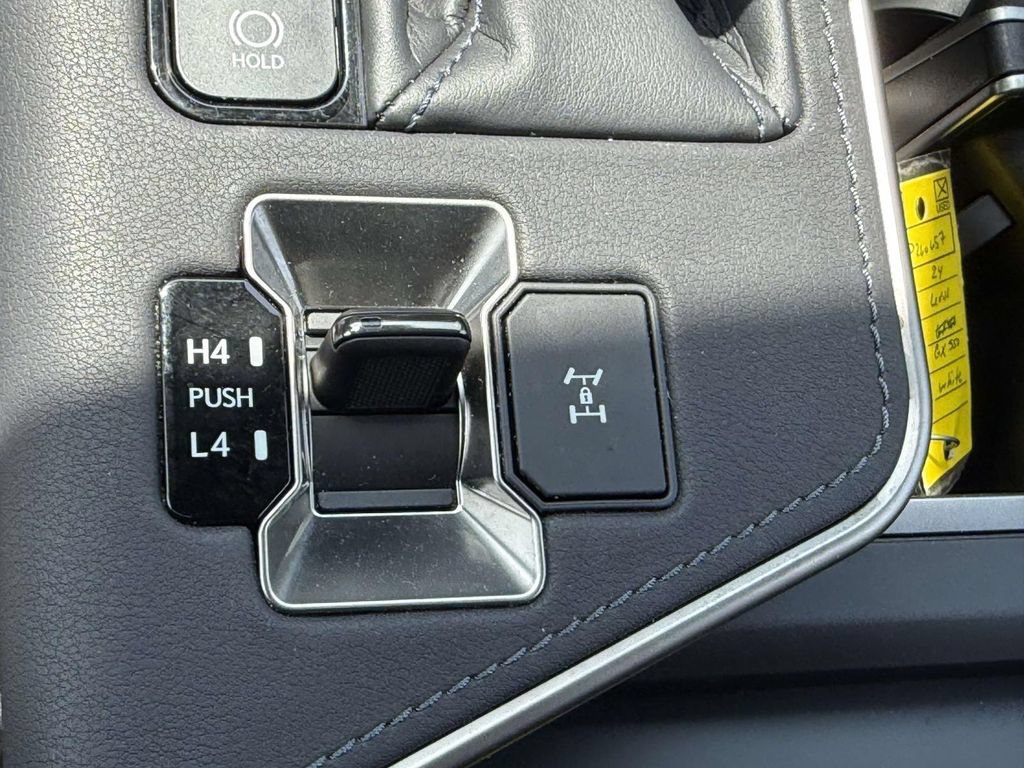 Used 2024 Lexus GX 550 w/ Accessory Package (2T) AWD/4WD image 25