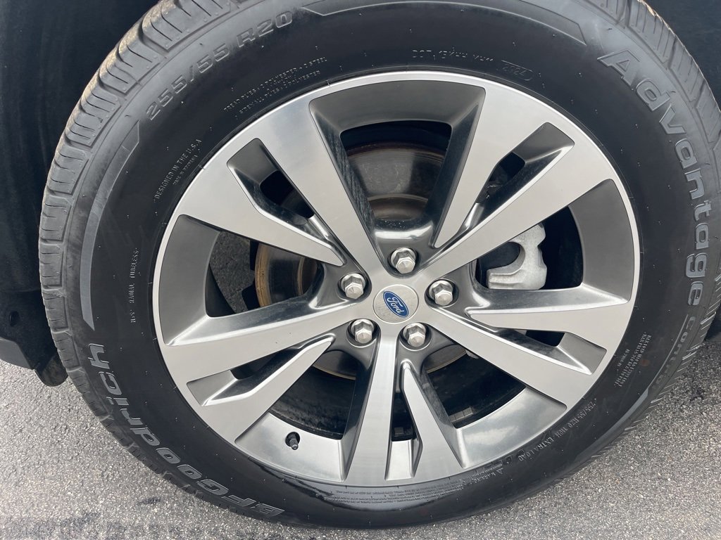 Used 2020 Ford Explorer Platinum w/ Premium Technology Package image 9