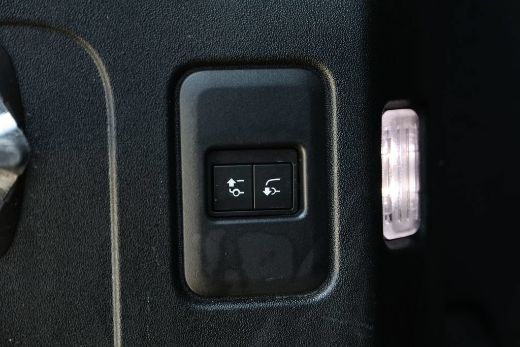 Used 2022 Land Rover Defender 110 X-Dynamic HSE AWD/4WD image 11