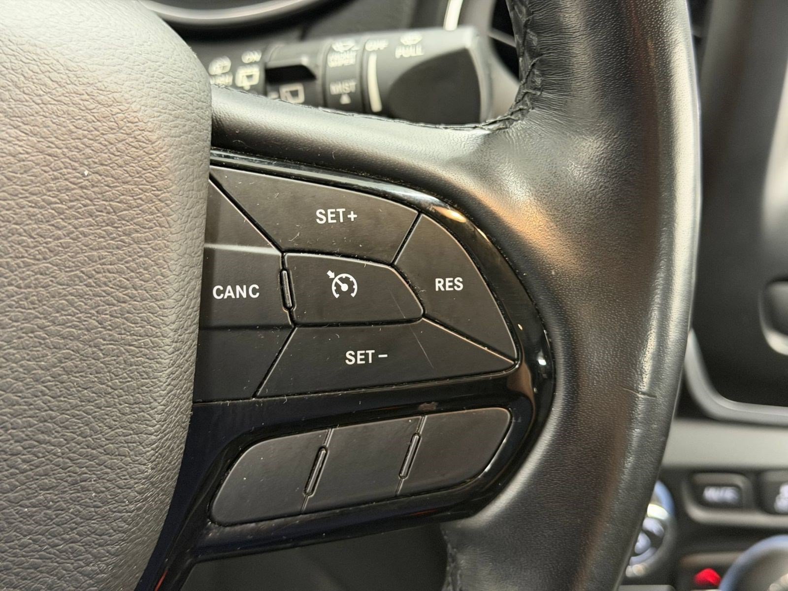 Used 2020 Jeep Cherokee Latitude Plus FWD image 27
