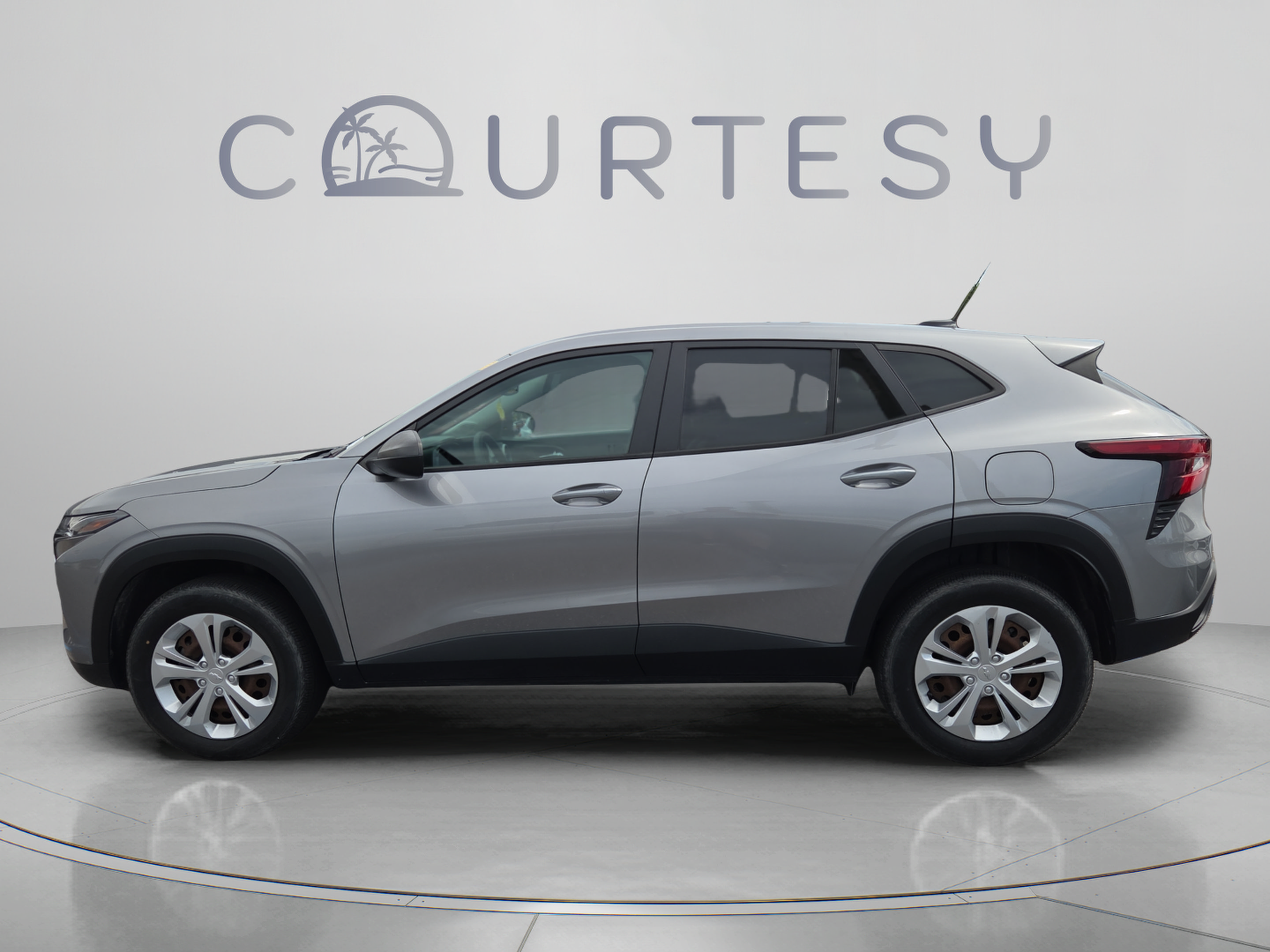 Used 2024 Chevrolet Trax LS FWD image 2