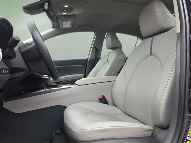 Used 2022 Toyota Camry XLE image 9