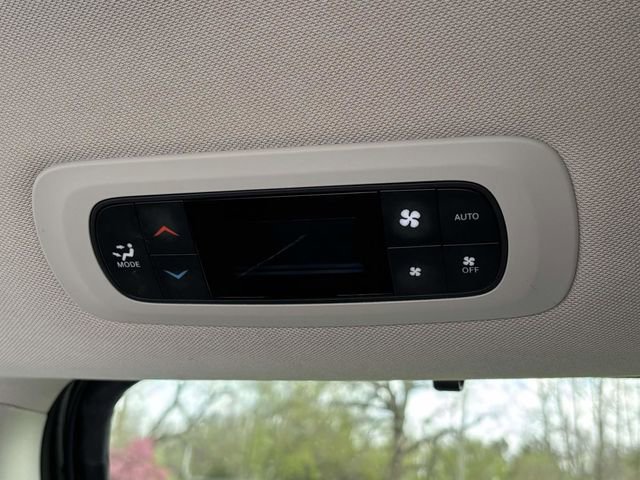 Used 2023 Chrysler Pacifica Touring-L FWD image 24