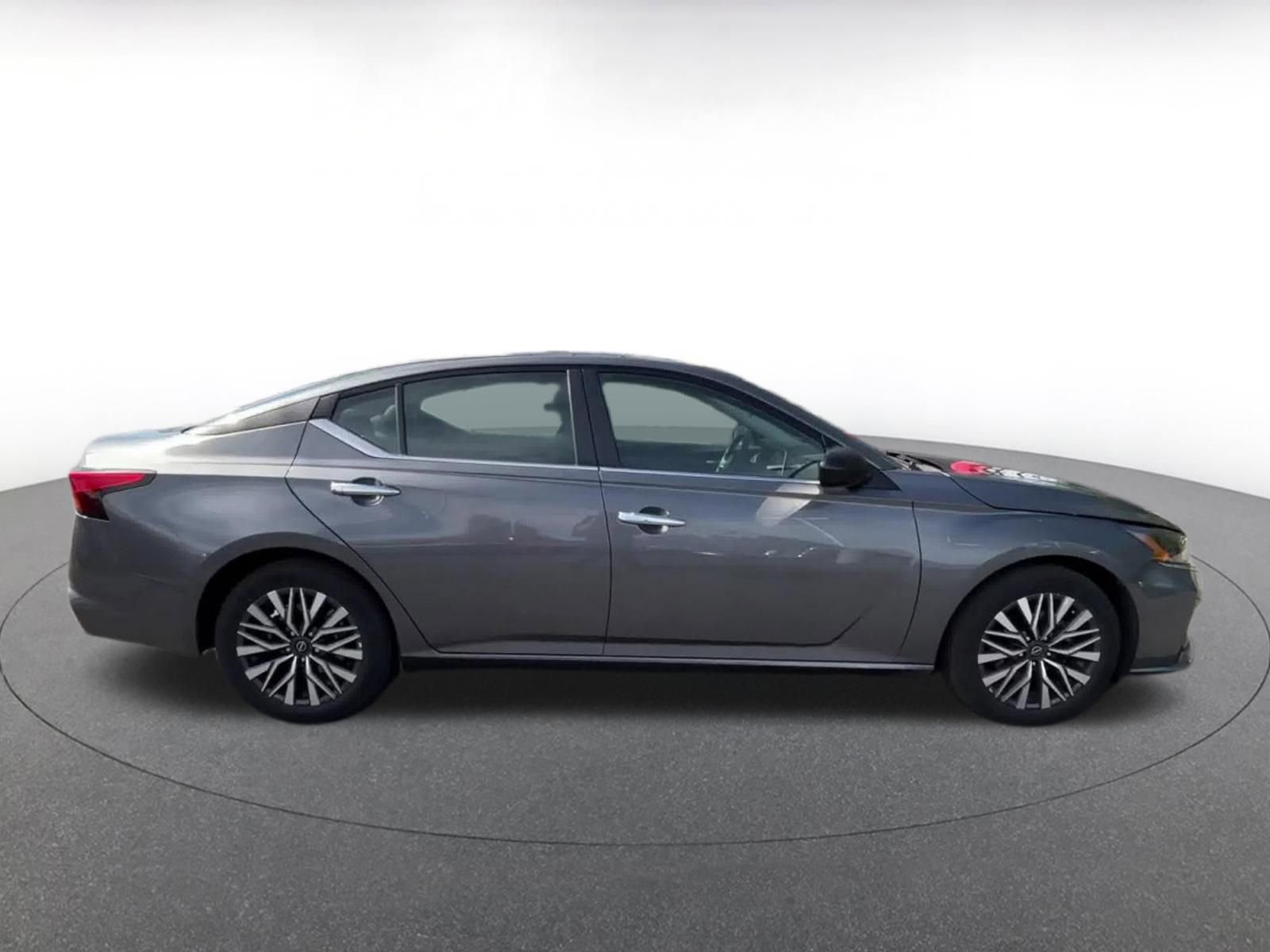 Used 2025 Nissan Altima 2.5 SV FWD image 16