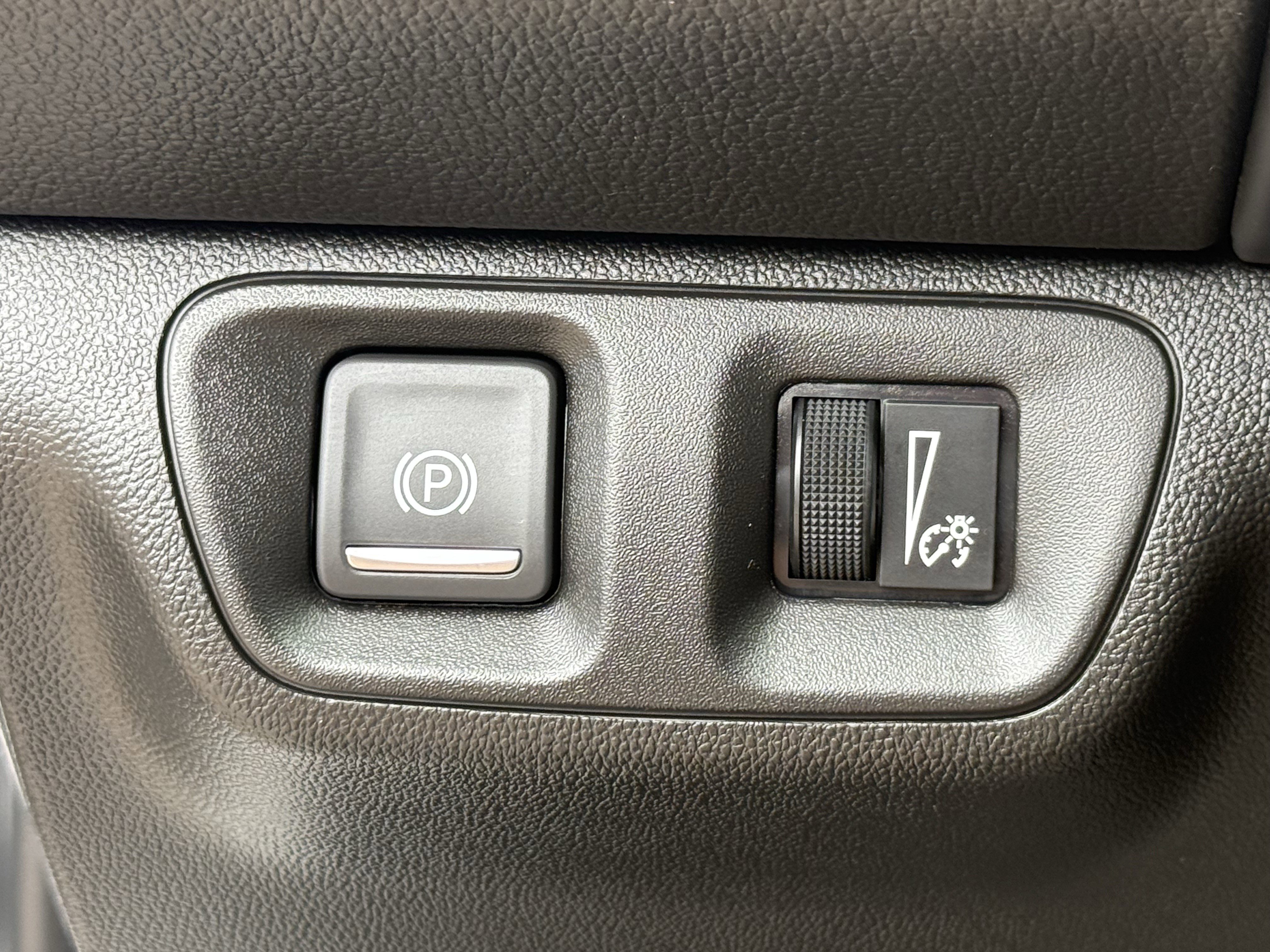 Used 2023 GMC Acadia SLE w/ Elevation Edition FWD image 25