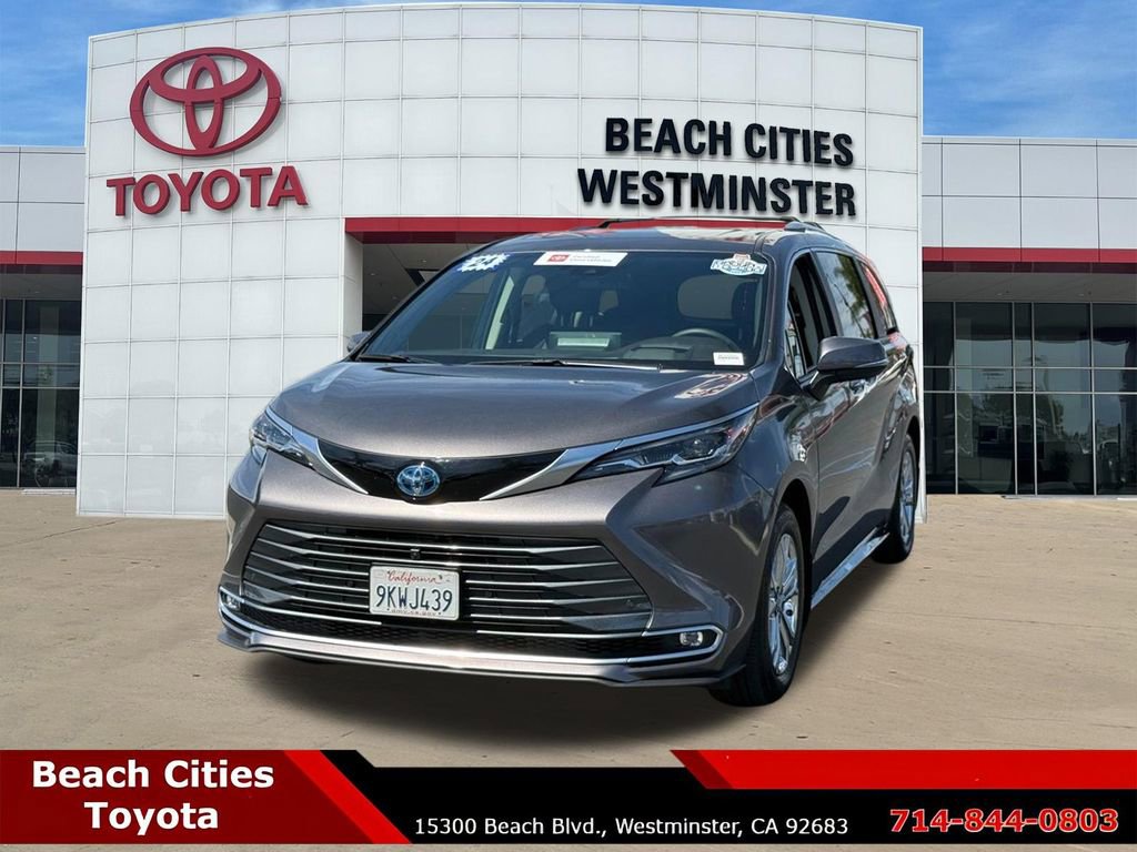Certified 2024 Toyota Sienna Platinum image 5
