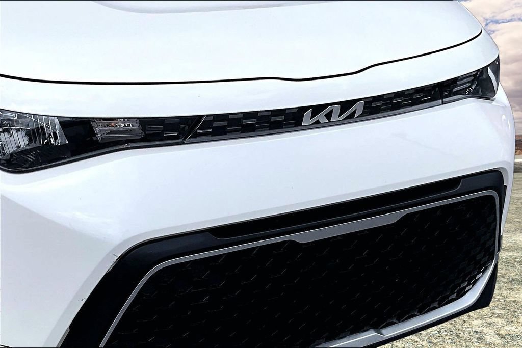 Used 2023 Kia Soul FWD image 33