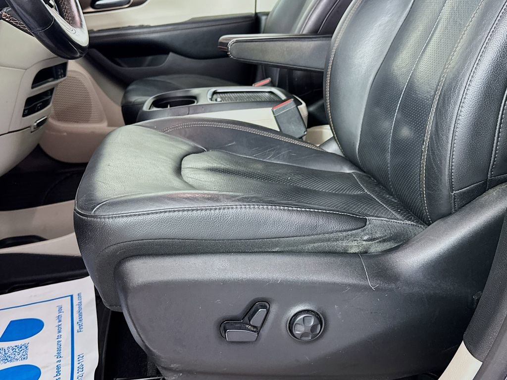 Used 2019 Chrysler Pacifica Touring-L Plus w/ Tire & Wheel Group image 24
