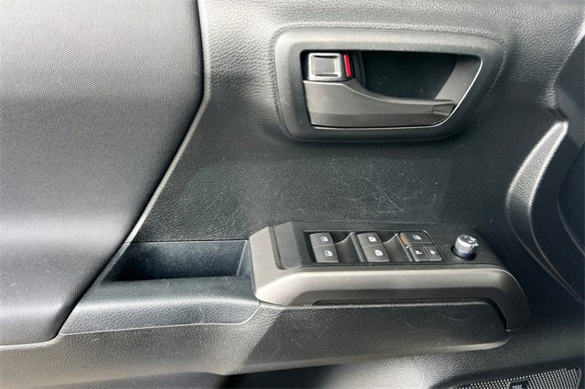 Used 2017 Toyota Tacoma TRD Sport image 11