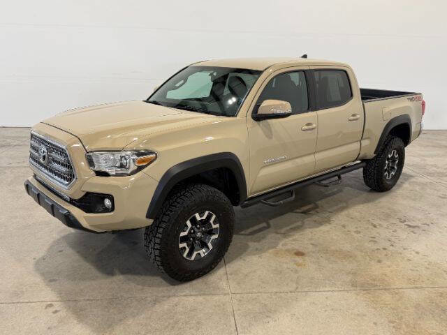 Used 2016 Toyota Tacoma TRD Off-Road w/ Towing Package image 2