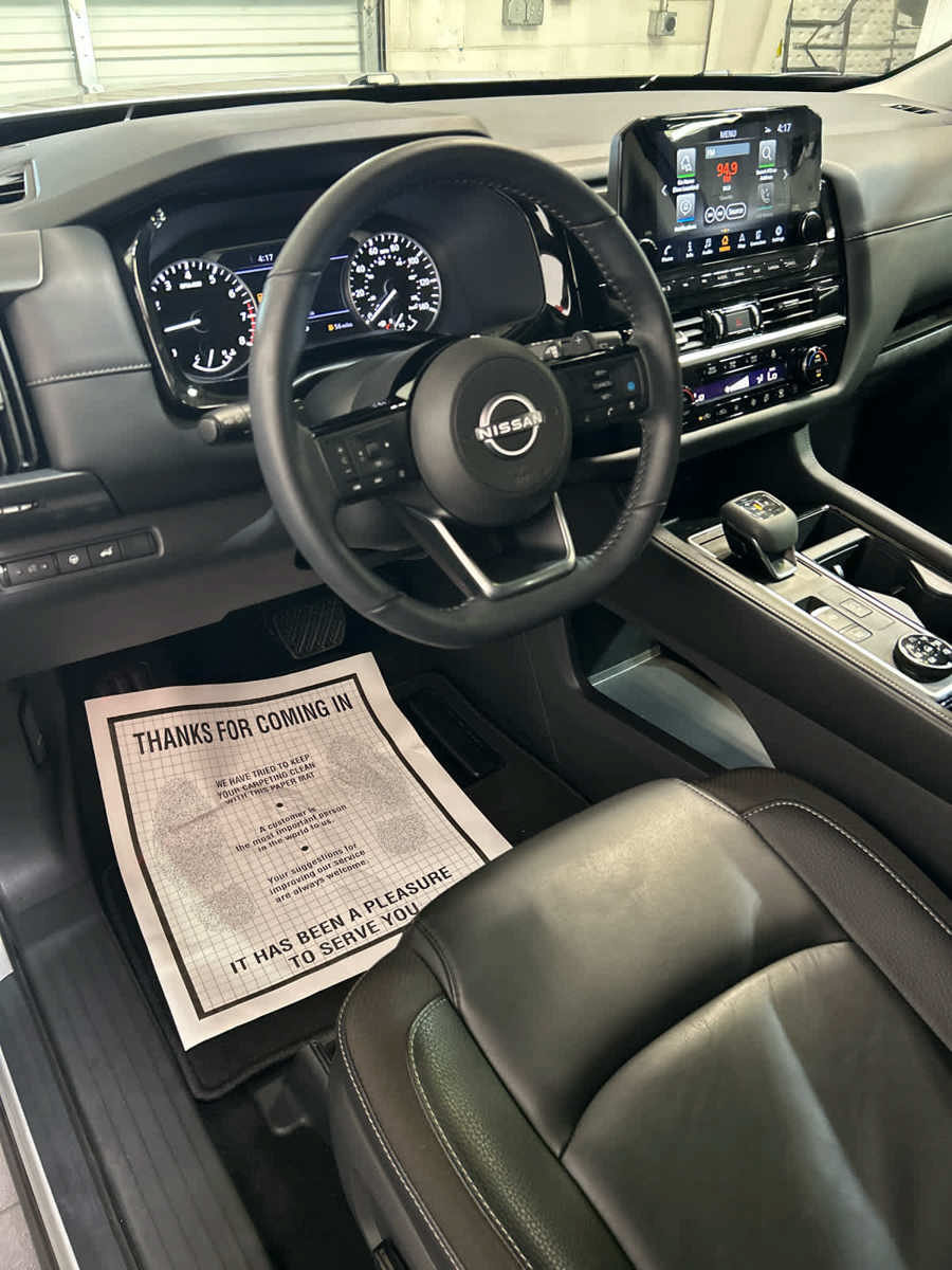 Used 2025 Nissan Pathfinder SL AWD/4WD image 9