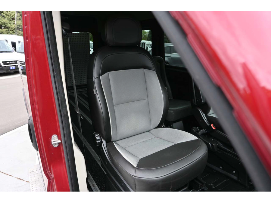 Used 2016 RAM ProMaster 2500 w/ Premium Appearance Group FWD image 16