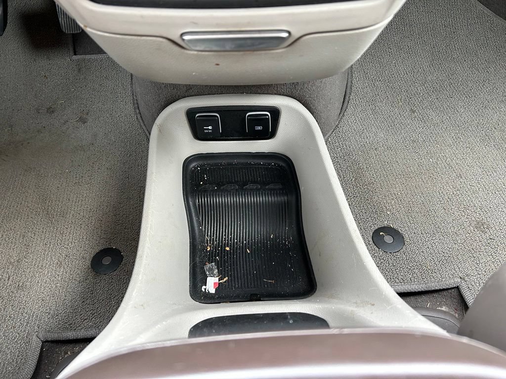 Used 2019 Chrysler Pacifica Touring-L FWD image 29