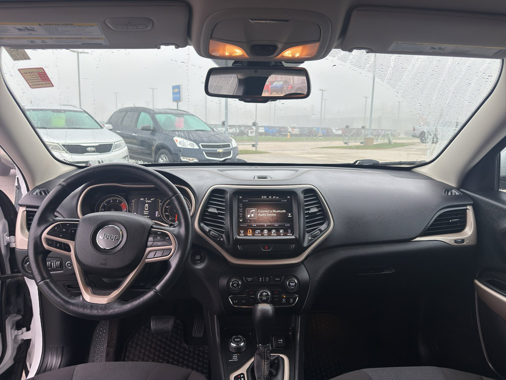 Used 2017 Jeep Cherokee Latitude w/ Comfort/Convenience Group image 29