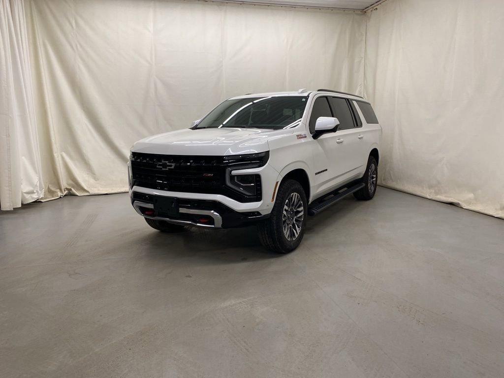 Used 2025 Chevrolet Suburban Z71 AWD/4WD image 2