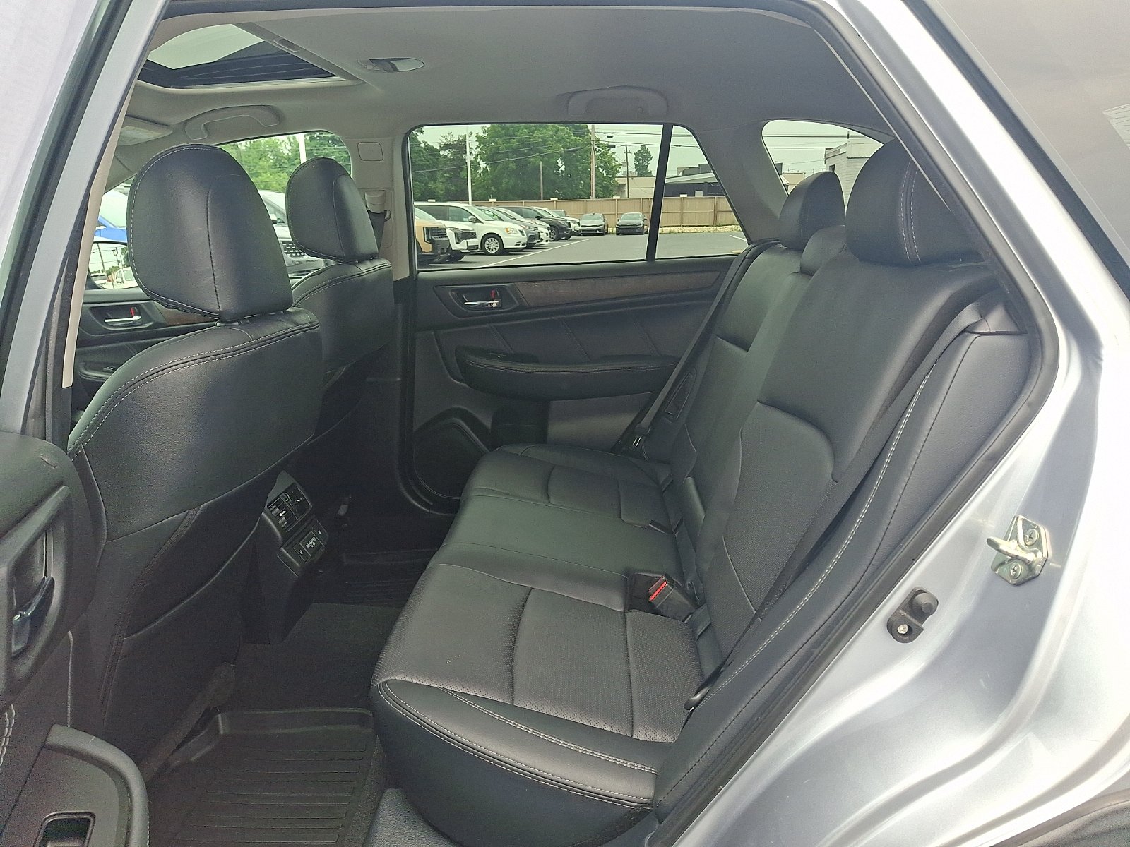 Used 2018 Subaru Outback 2.5i Limited AWD/4WD image 10