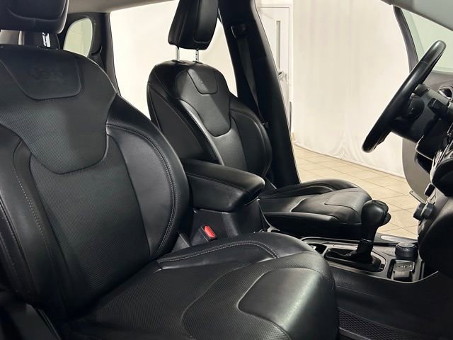 Used 2019 Jeep Cherokee Limited w/ Luxury Group image 17