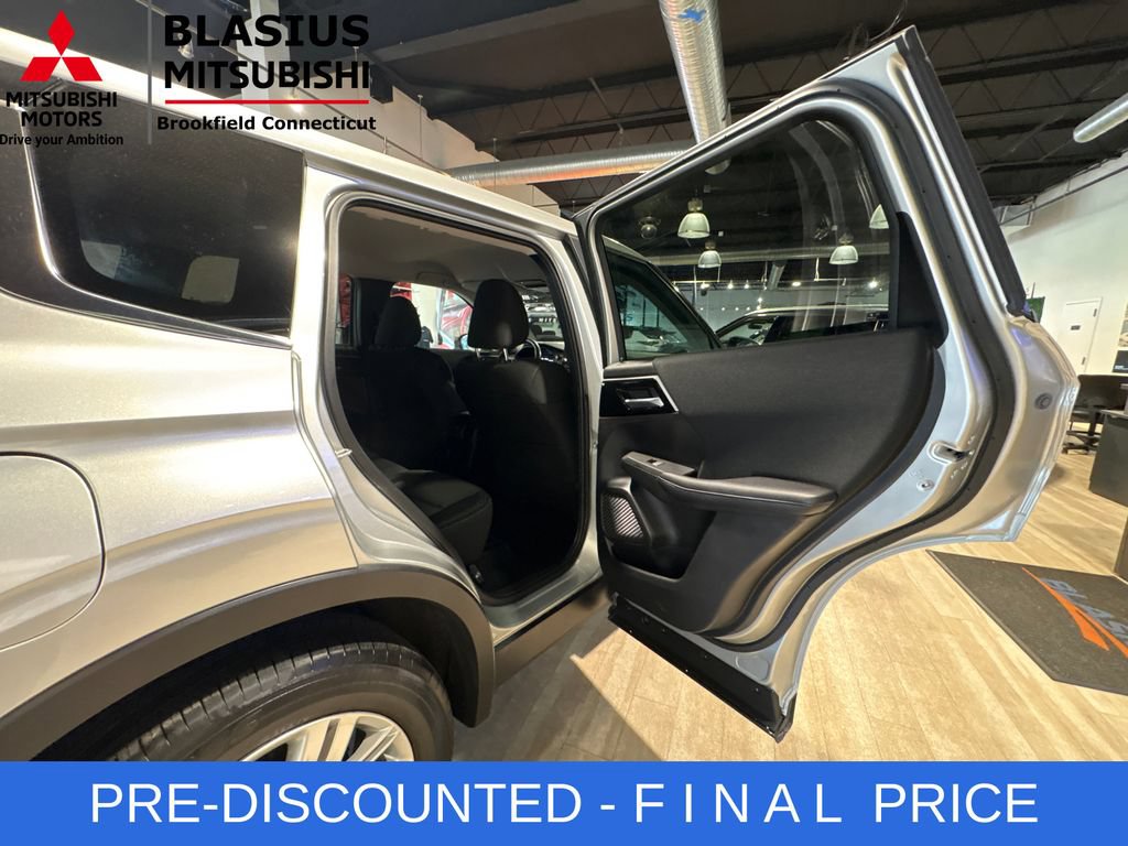 Used 2025 Mitsubishi Outlander ES AWD/4WD image 39