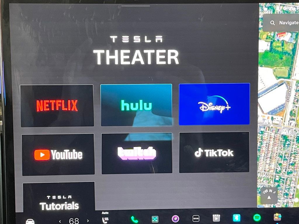 Used 2022 Tesla Model X Plaid image 41