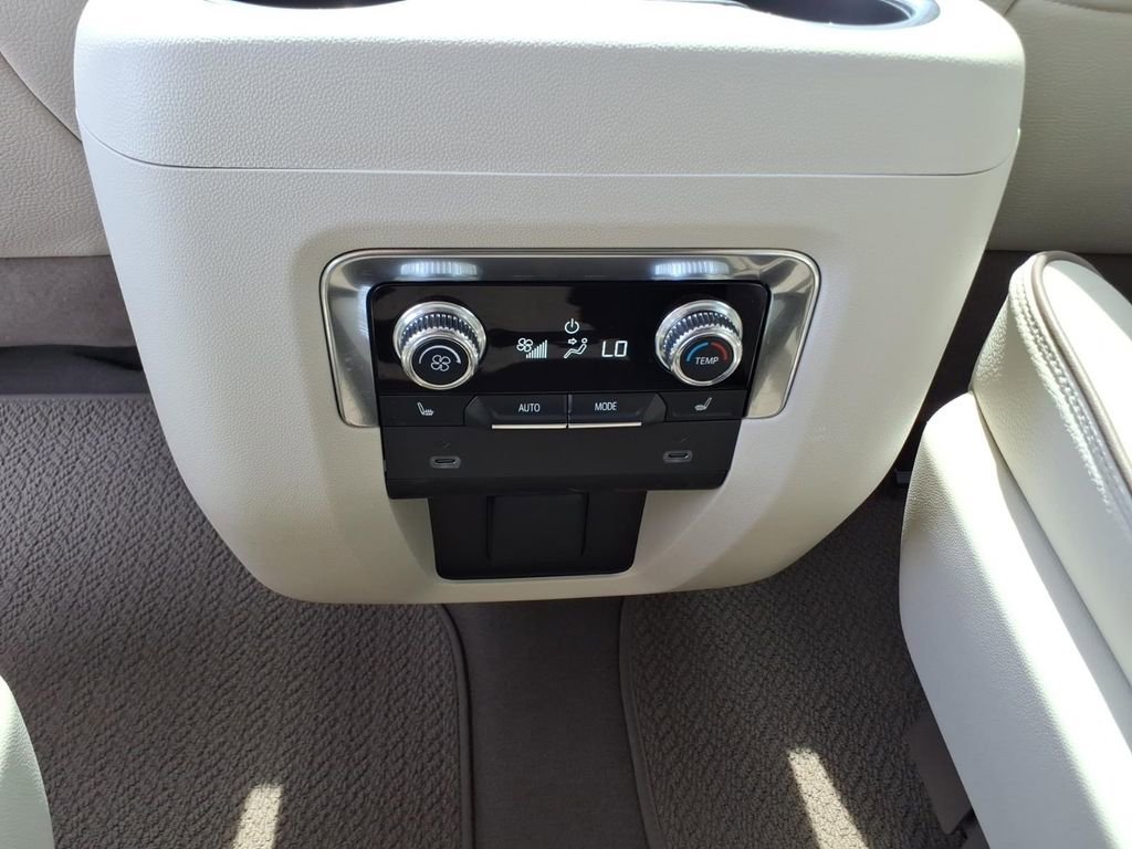 Used 2022 GMC Yukon XL Denali AWD/4WD image 15
