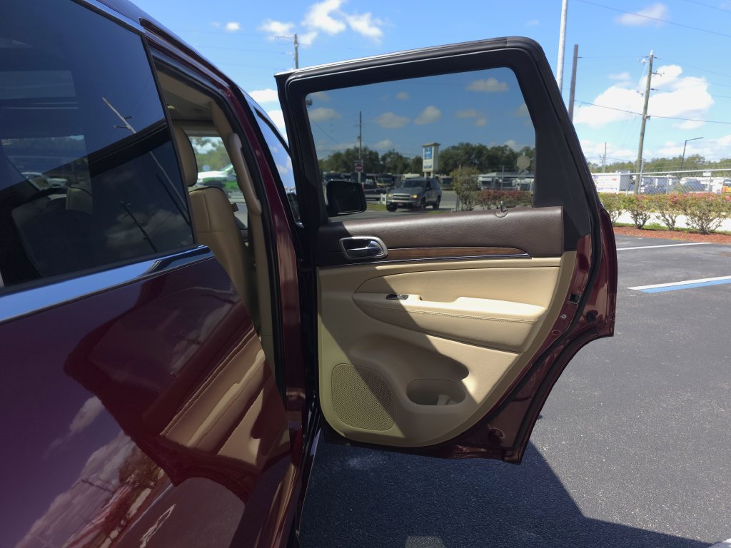 Used 2018 Jeep Grand Cherokee Overland RWD image 16