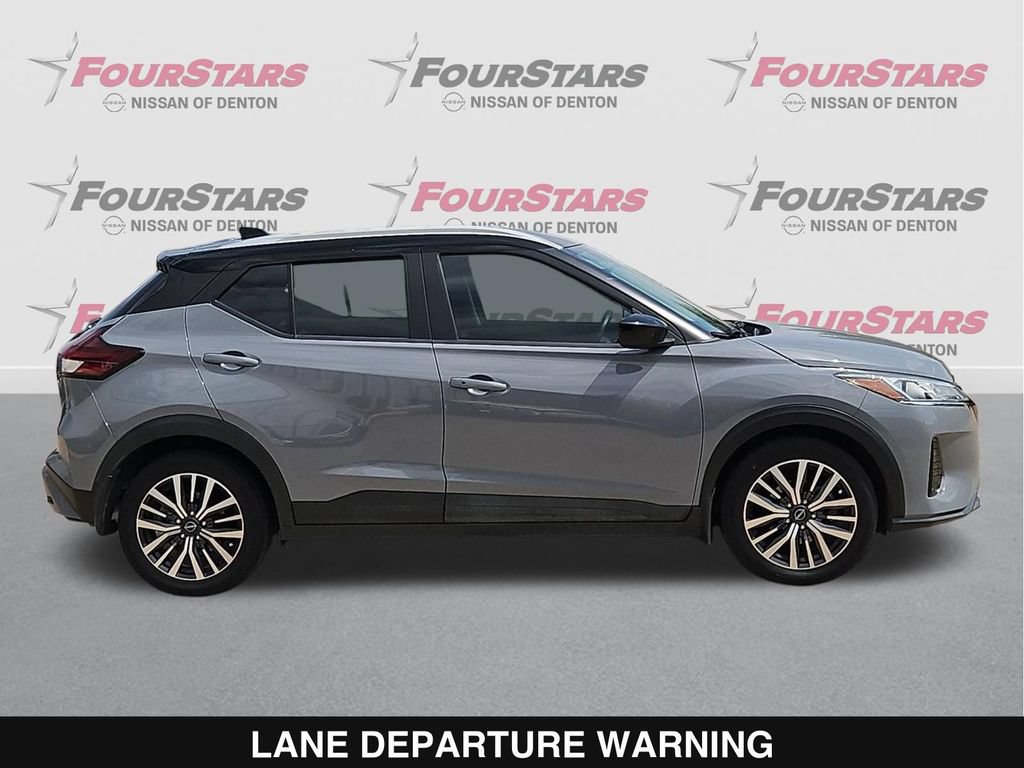 Used 2023 Nissan Kicks SV FWD image 3