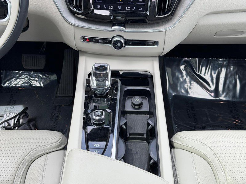 Certified 2023 Volvo XC60 B5 Ultimate AWD/4WD image 15