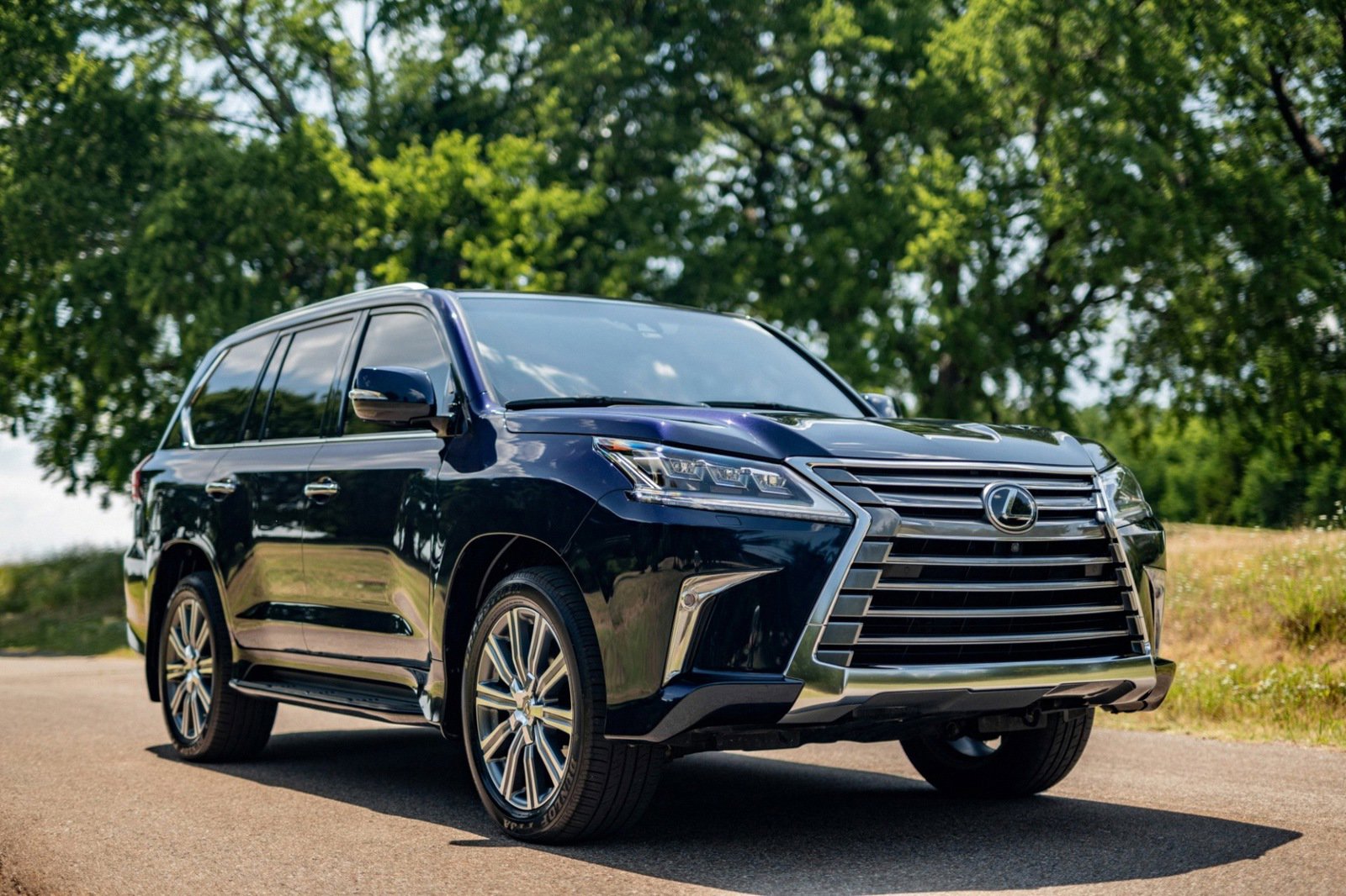 Used 2017 Lexus LX 570 4WD w/ Luxury Package image 7