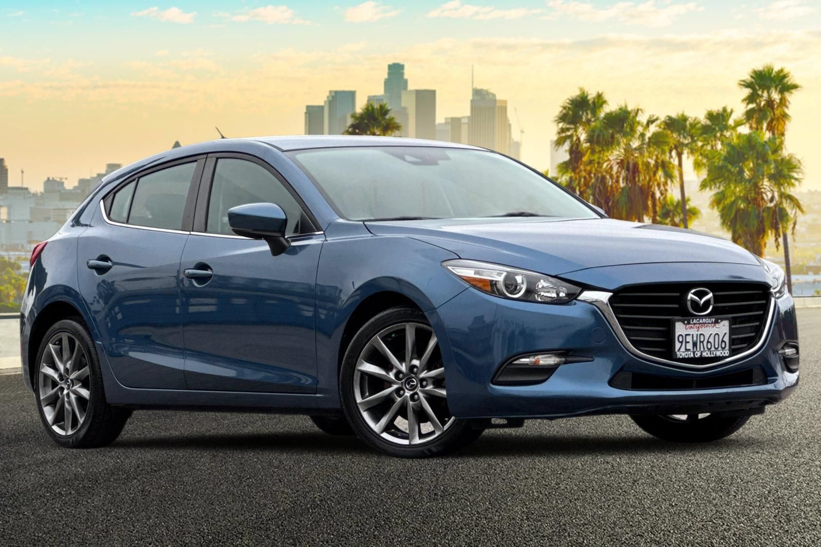Used 2018 MAZDA MAZDA3 Touring FWD image 2