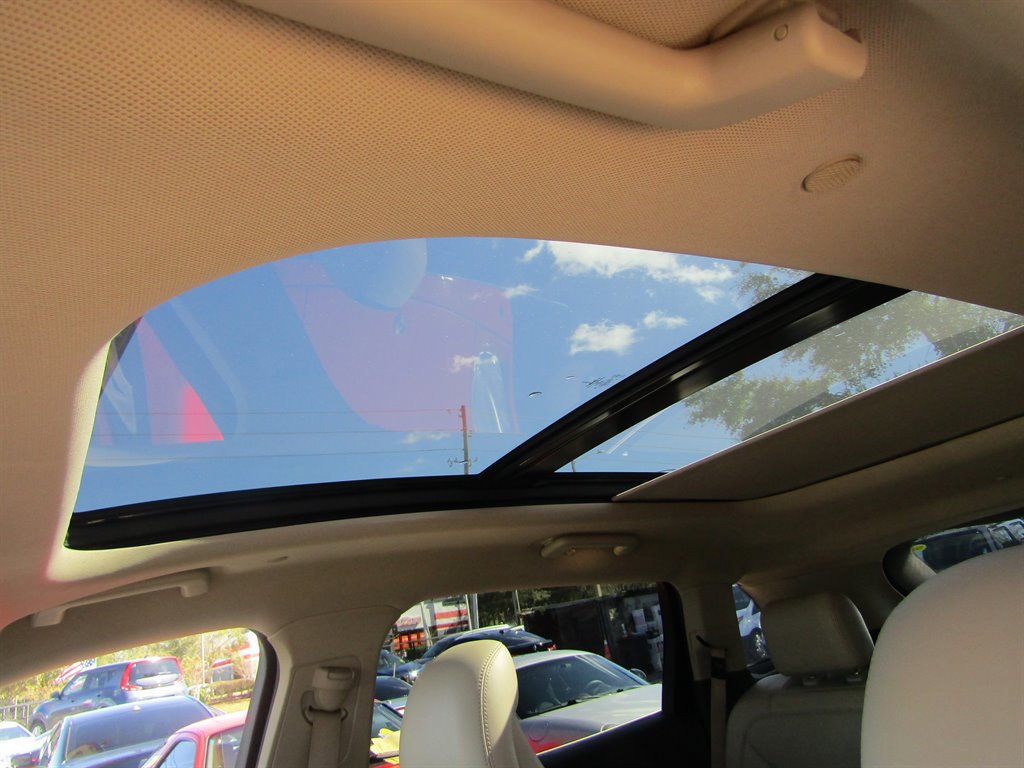 Used 2016 Lincoln MKX Reserve w/ Technology Package image 12