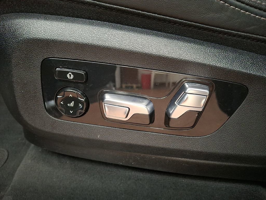 Certified 2024 BMW X7 xDrive40i w/ M Sport Package image 10