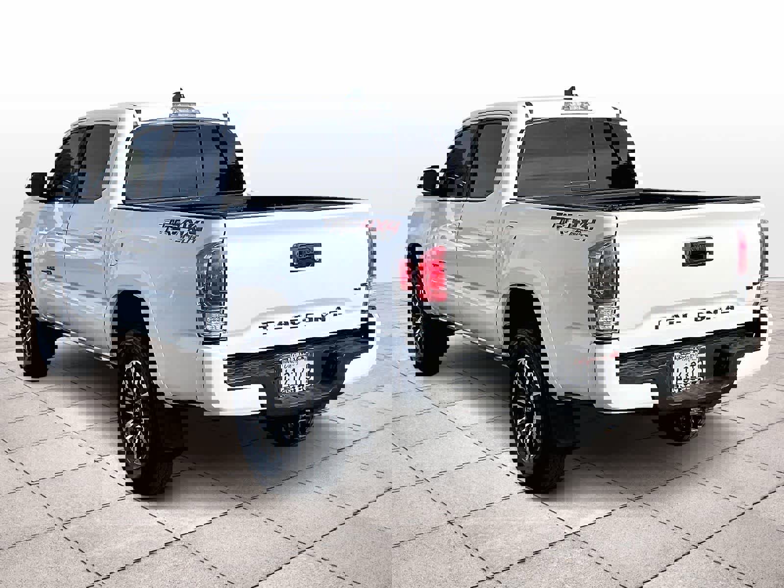 Used 2023 Toyota Tacoma TRD Sport w/ Black Out Package (TMS) image 13