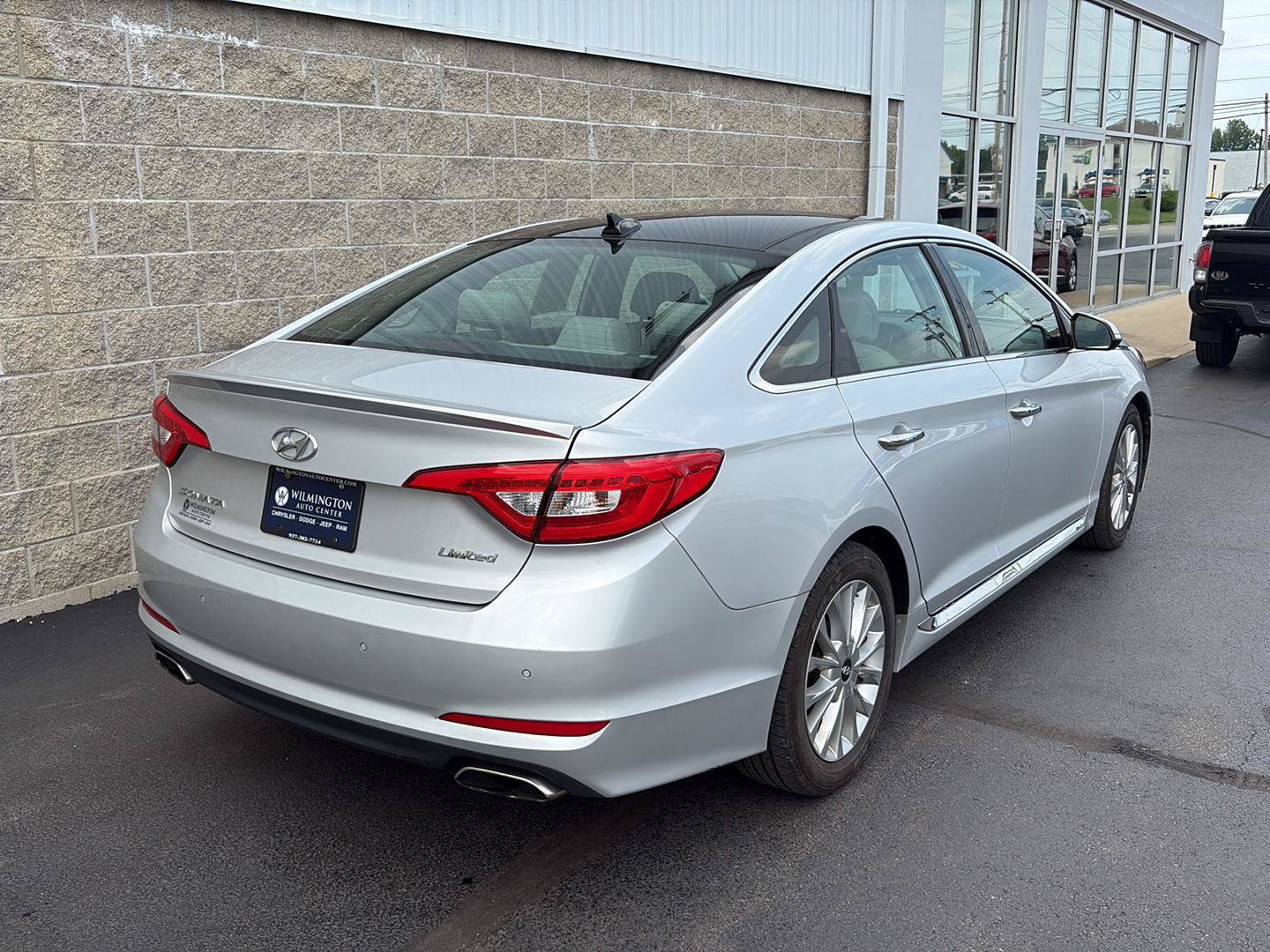 Used 2015 Hyundai Sonata Limited w/ Option Group 06 FWD image 3