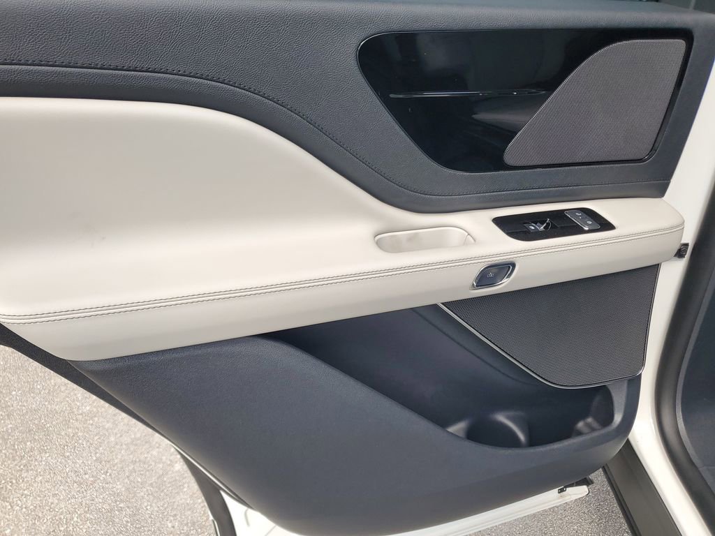 New 2026 Lincoln Aviator 2WD image 9