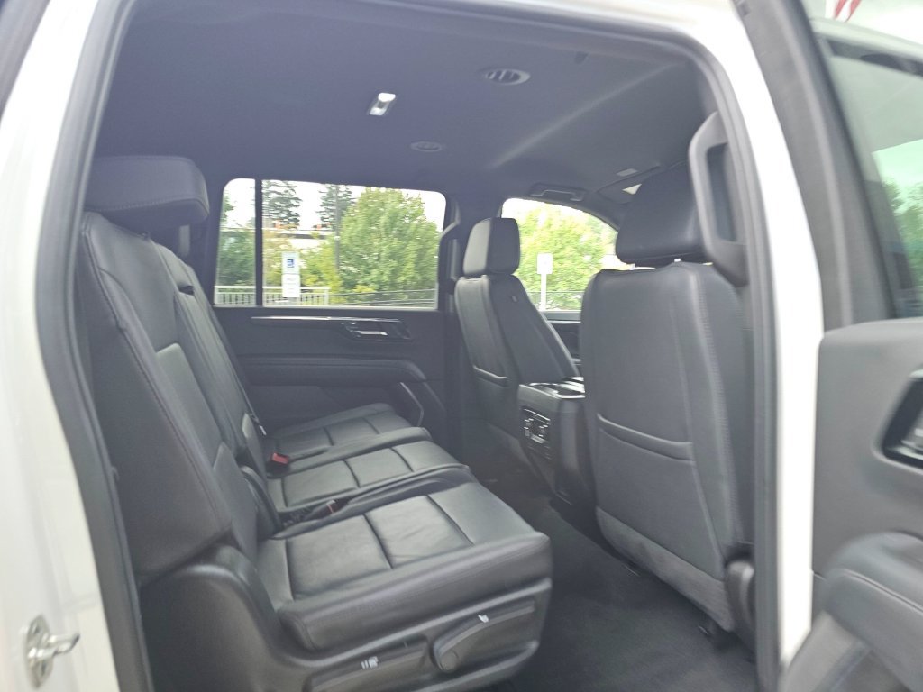 Used 2025 Chevrolet Suburban Z71 AWD/4WD image 14