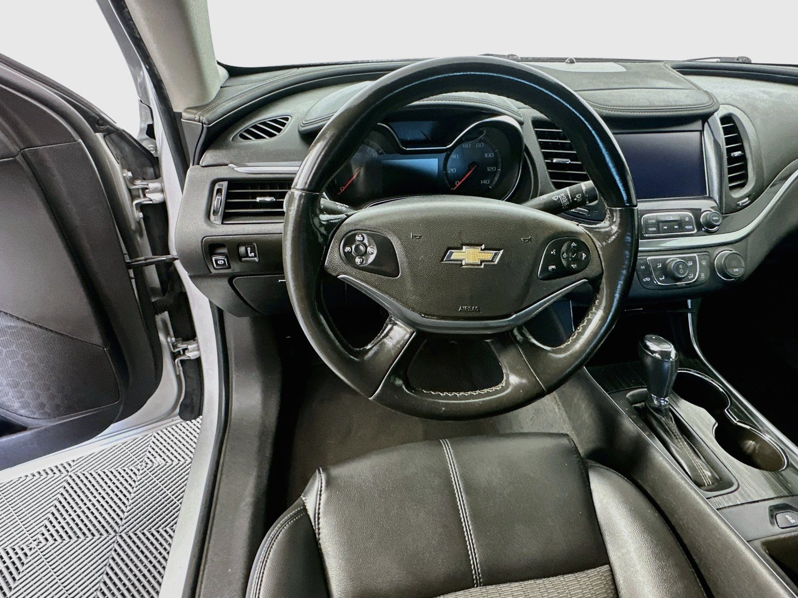 Used 2017 Chevrolet Impala LT FWD image 11
