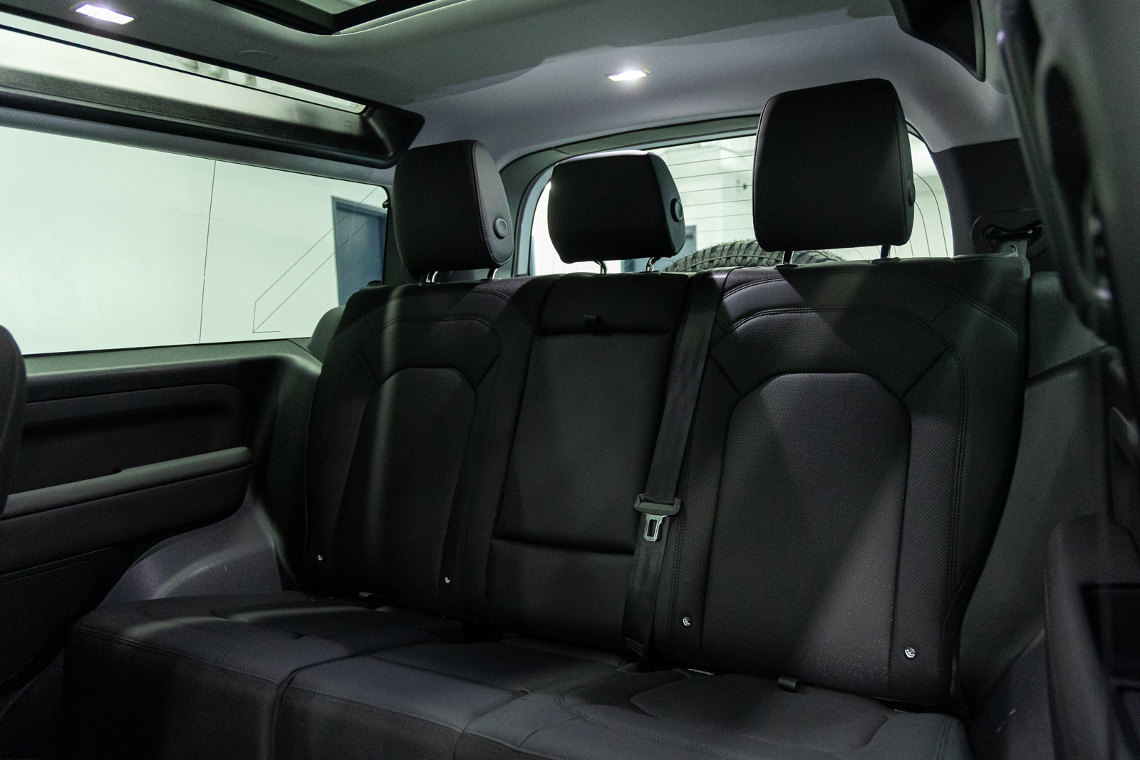 Used 2025 Land Rover Defender 90 S AWD/4WD image 45