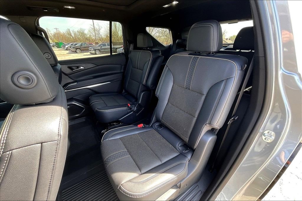 New 2026 Chevrolet Traverse High Country image 10